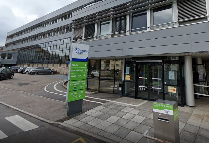 Covid : face à la vague, l&rsquo;Assurance-Maladie privilégie le contact par SMS