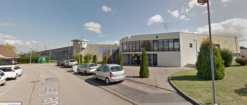 Épinal : un détenu de 23 ans retrouvé entre la vie et la mort dans sa cellule