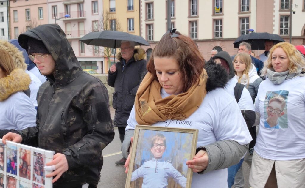 Épinal : un dernier hommage à Lucas,13 ans, victime d&rsquo;harcèlement scolaire et d&rsquo;homophobie