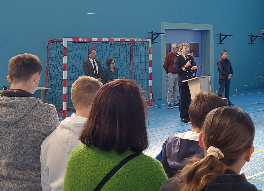 Attaque au couteau à Arras : une minute de silence pour ne pas oublier