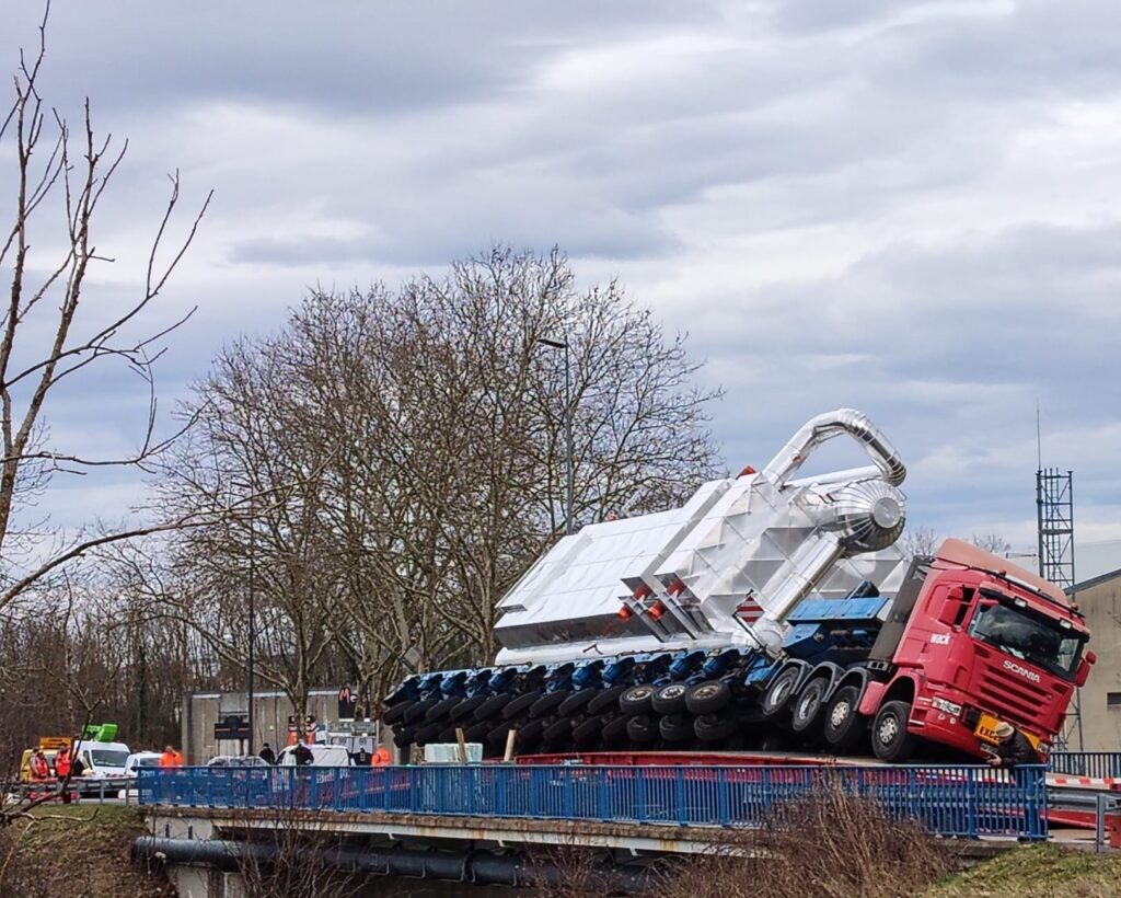 Grand Nancy : le convoi exceptionnel de 165 tonnes qui a basculé sur un pont devrait être extrait dans les prochains jours