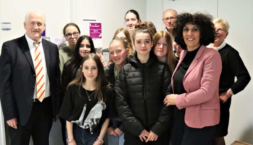 Précarité menstruelle : la Meurthe-et-Moselle équipe 100 % de ses collèges publics en distributeurs de protections périodiques