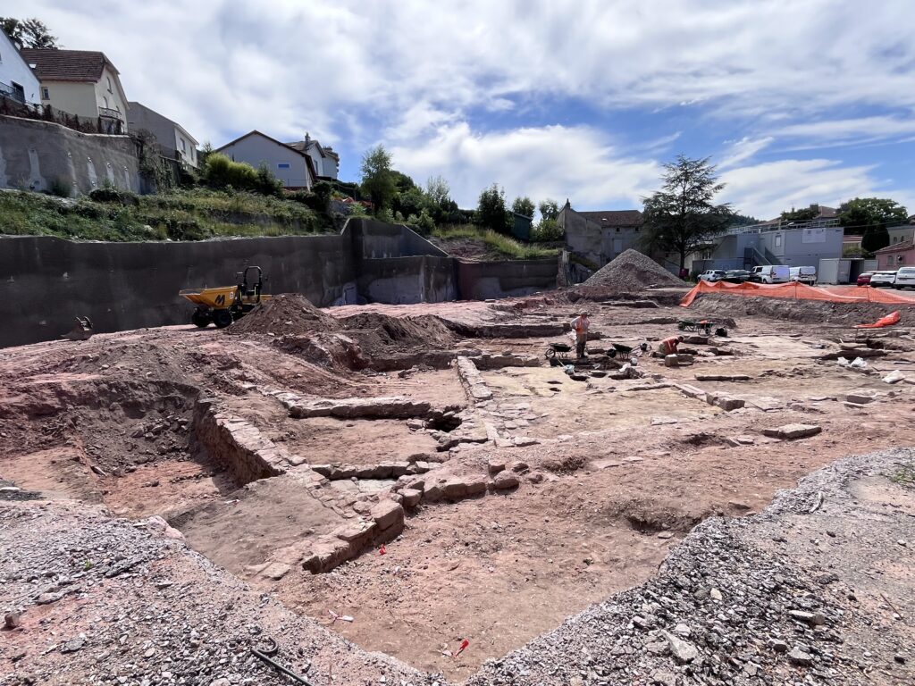 À Épinal, des fouilles archéologiques révèlent la présence d&rsquo;un quartier du 15e au 17e siècle