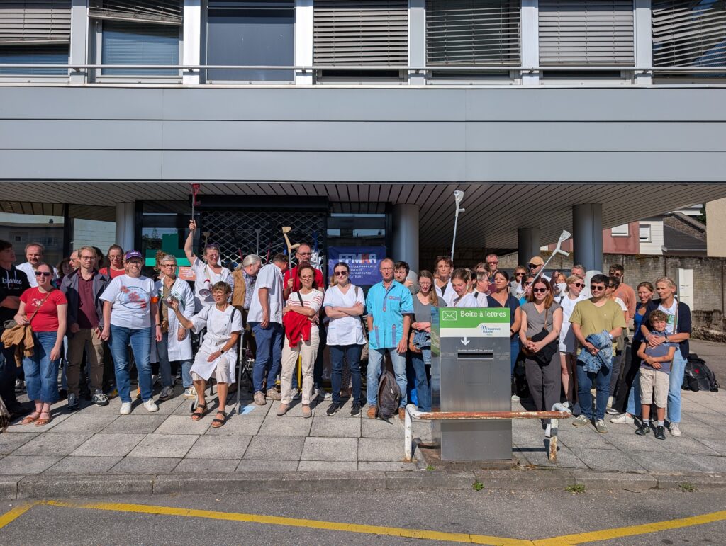 Kinés et pharmaciens en colère devant la CPAM 88