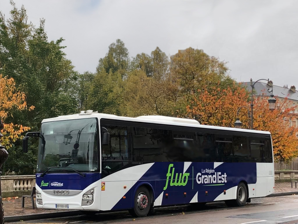 Haute-Marne : un chauffeur de bus scolaire de 73 ans meurt écrasé par son propre véhicule à Dinteville
